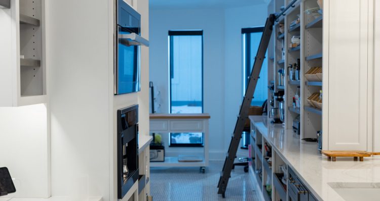 butler pantry at modern lake home